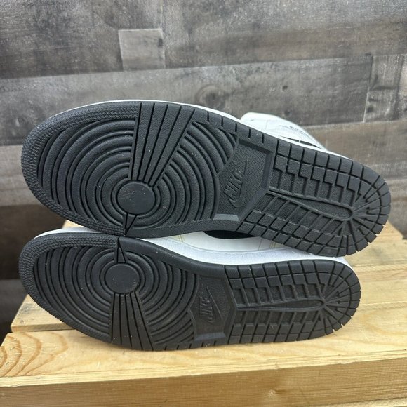 Nike Air Jordan 1 Women's Mid Light Smoke Grey Fog Shoes BQ6472-015 Size 11 - Picture 7 of 8